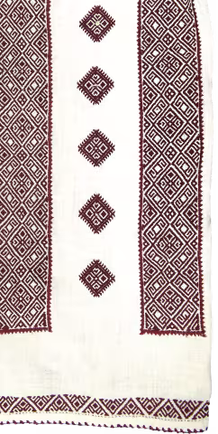 Asciugamano tessuto tradizionale romeno, bianco, con bordi geometrici bordeaux e una colonna centrale di cinque medaglioni a rombo.