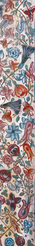 Bandă florală pictată vertical, cu flori multicolore dese și fluturi pe fond deschis.
